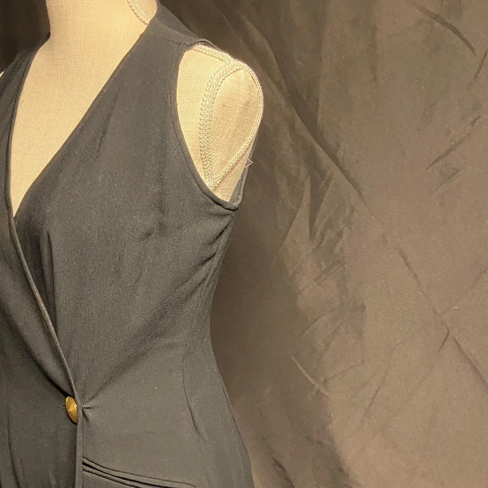 Elegant Black Wrap Midi Dress - Picture 7 of 11